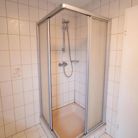 Businesshaus In Ruhiger Lage Appartement *